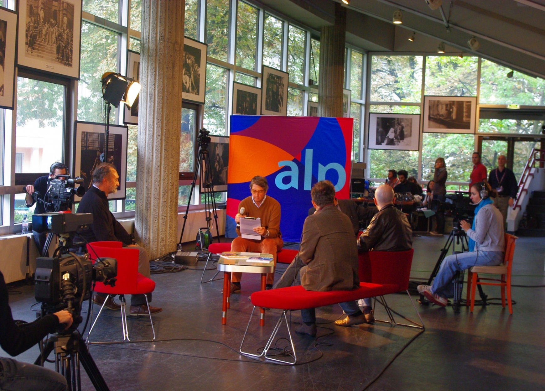 Naissance de TV8 Mont Blanc, une chaîne de télévision pour promouvoir la  culture alpine | L'Europe s'engage en France, le portail des Fonds européens