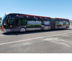 Le bus à haut niveau de service (BHNS) de Nîmes décoré aux couleurs du pacte vert